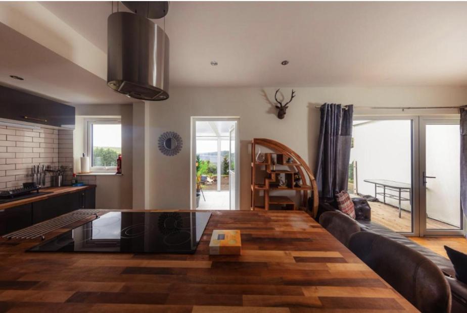 Luxury Cottage With Stunning Views Near Fairy Pools - School House 3 Carbost  Esterno foto