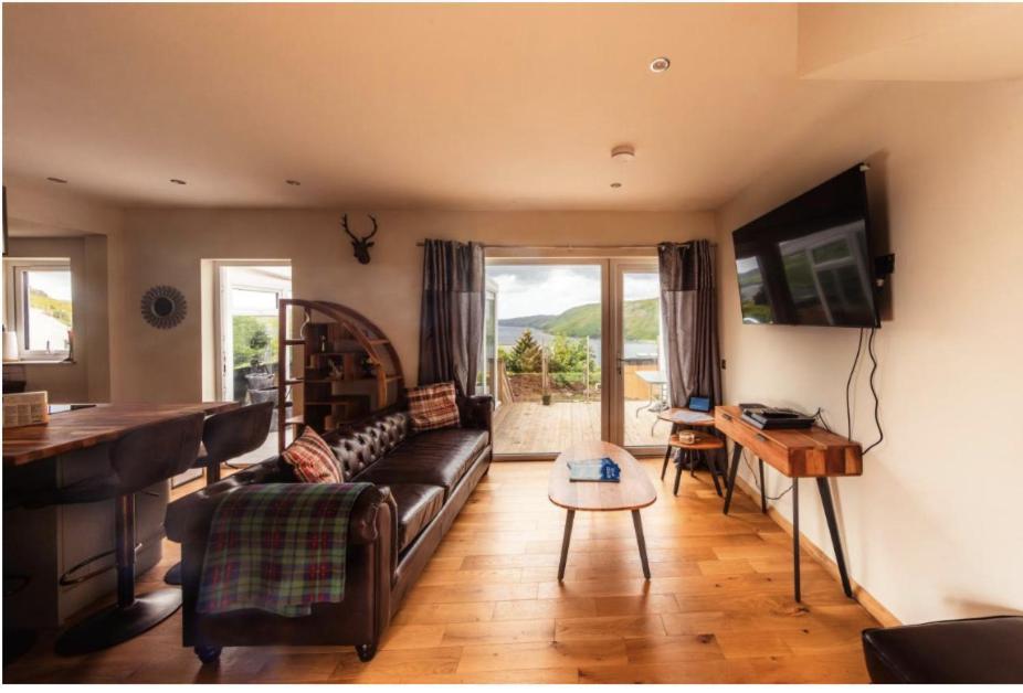 Luxury Cottage With Stunning Views Near Fairy Pools - School House 3 Carbost  Esterno foto